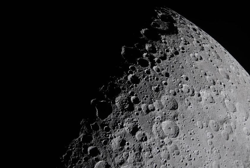 Artemis II onthult eerste close-up beelden van de achterkant van de maan – een historisch ruimtevaartmoment Artemis II onthult eerste close-up beelden van de achterkant van de maan – een historisch ruimtevaartmoment